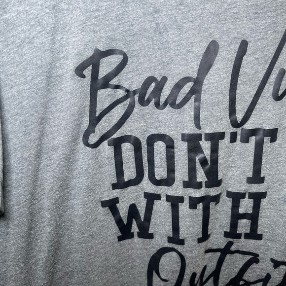Bad Vibes Don’t Go With My Outfit Gray Graphic T-Shirt - Picture 2 of 5